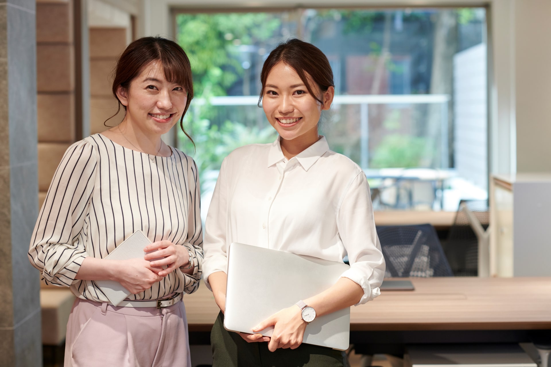 オフィスワークの女性