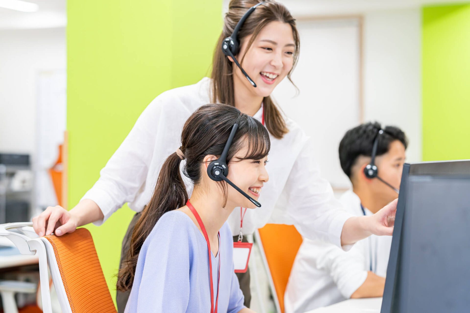 サポートを受ける新人オペレーター